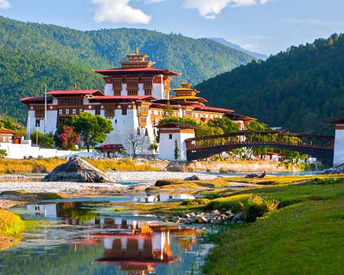 Dochula Pass viewpoint on the 7 nights 8 days Bhutan tour package